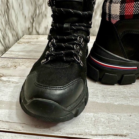 Tommy Hilfiger Women’s Sz 7 1/2 Black Nesser Lace Up Lug Boots Farmcore Gorpcore - Picture 7 of 10
